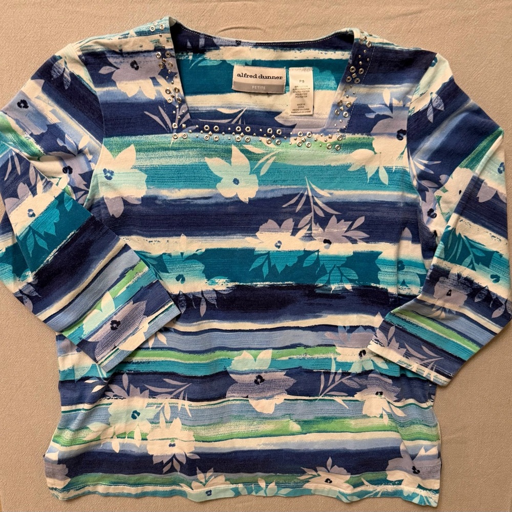 Alfred Dunner Women's Blue Floral Top Size Petite Small